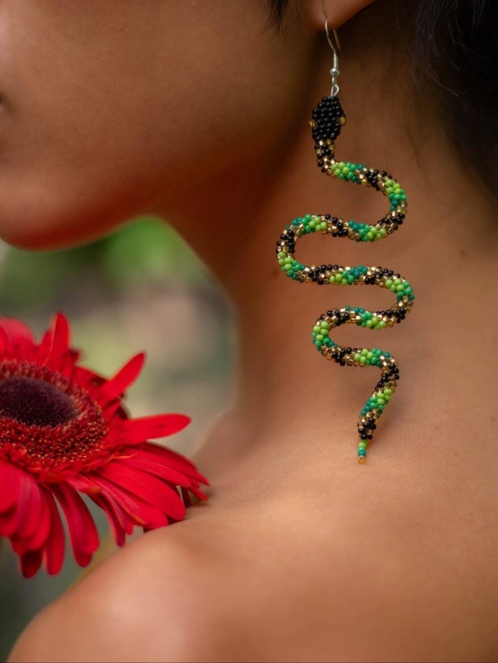 Genuine Mother Sierra Handmade Green & Black Beaded Snake Dangle Earrings - Picture 3 of 3